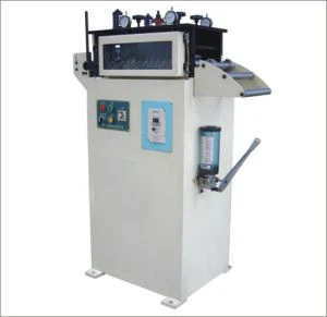 Μηχανή ισιώματος μεταλλικού πηνίου